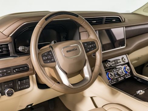 Used 2023 GMC Yukon Denali w/ Denali Reserve Package image 17