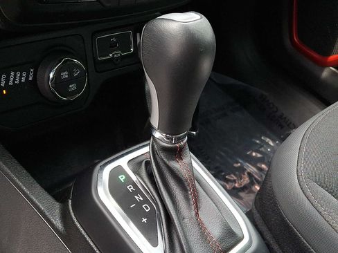 Used 2023 Jeep Renegade Trailhawk AWD/4WD image 12