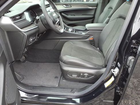 New 2026 Jeep Grand Cherokee Altitude image 12