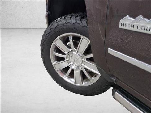 Used 2016 Chevrolet Silverado 1500 High Country w/ High Country Premium Package AWD/4WD image 10