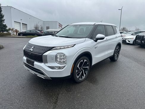 Used 2023 Mitsubishi Outlander 4WD Plug-In Hybrid image 6