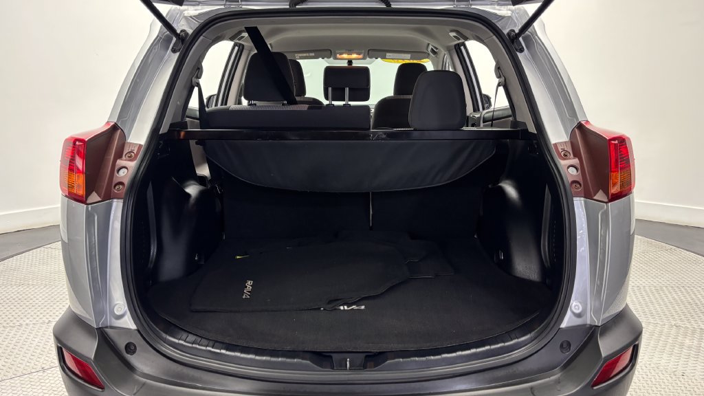 Used 2015 Toyota RAV4 LE AWD/4WD image 8