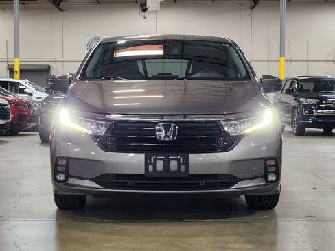 Used 2023 Honda Odyssey Touring image 2