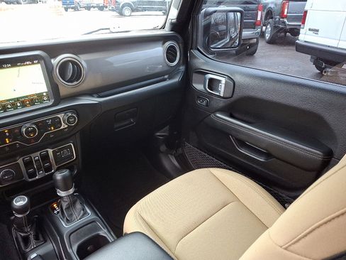 Used 2021 Jeep Wrangler Unlimited Sahara image 16