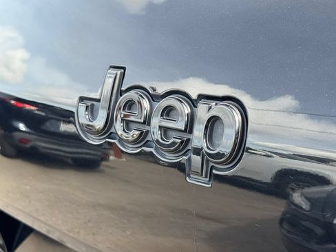 Used 2023 Jeep Grand Cherokee L Laredo RWD image 7