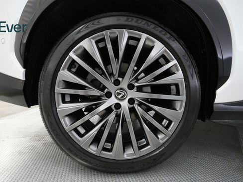 Used 2023 Lexus RZ 450e Premium image 19