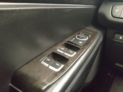 Used 2018 Kia Sorento FWD image 27