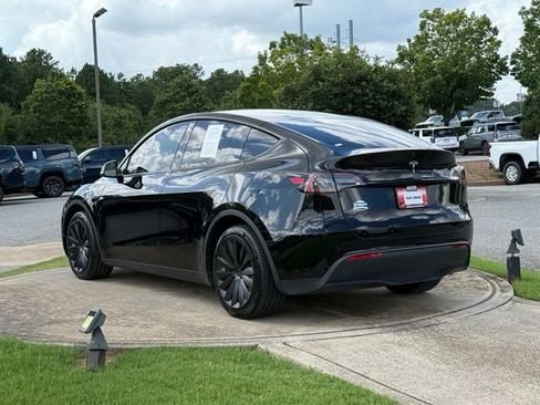 Used 2024 Tesla Model Y Long Range AWD/4WD image 5