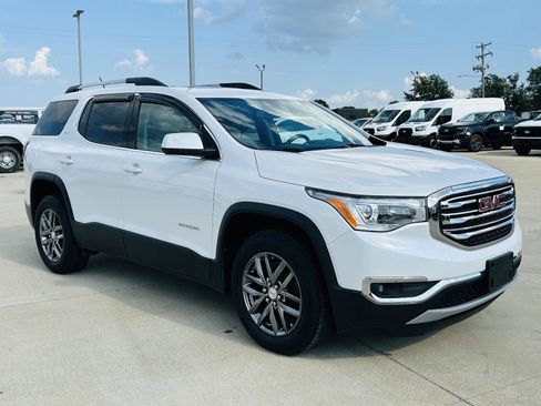 Used 2017 GMC Acadia SLT FWD image 2