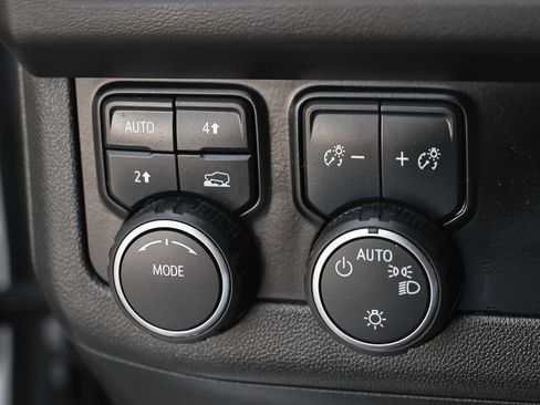 Used 2024 Chevrolet Tahoe LT AWD/4WD image 31