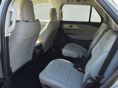 New 2026 Ford Explorer Active w/ Active Comfort Package image 5