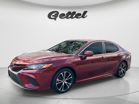 Used 2018 Toyota Camry SE FWD image 1