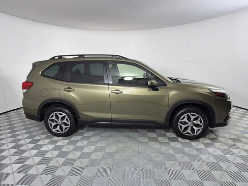 Used 2023 Subaru Forester Premium AWD/4WD image 4