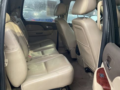 Used 2013 Chevrolet Avalanche LTZ image 17