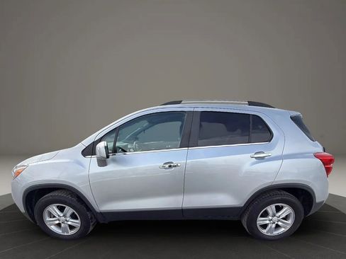 Used 2018 Chevrolet Trax LT w/ LT Convenience Package image 8
