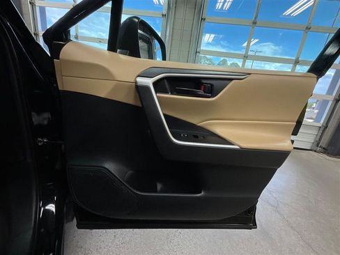 Used 2021 Toyota RAV4 LE image 24