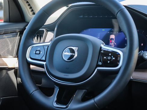 Used 2025 Volvo XC90 B6 Plus w/ Protection Package Premier AWD/4WD image 17