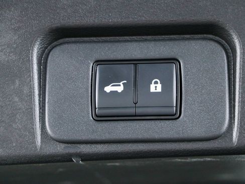 Used 2024 Nissan Rogue SV AWD/4WD image 29