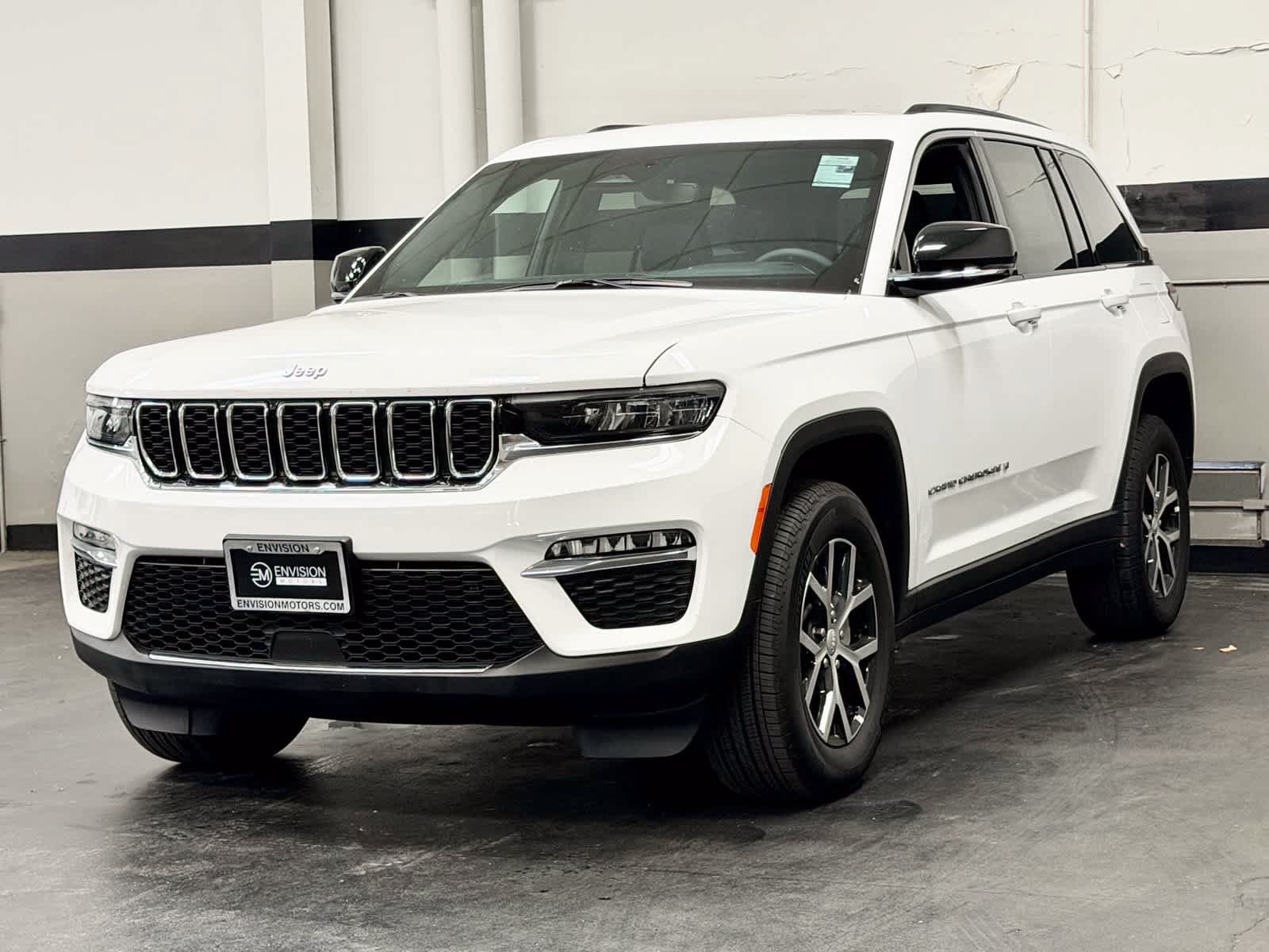 Used 2024 Jeep Grand Cherokee Limited RWD image 7