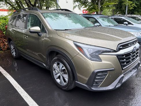 Used 2023 Subaru Ascent Premium w/ Convenience Package AWD/4WD image 2