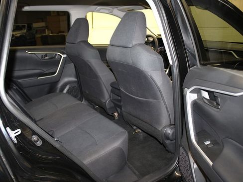 Used 2021 Toyota RAV4 LE AWD/4WD image 33
