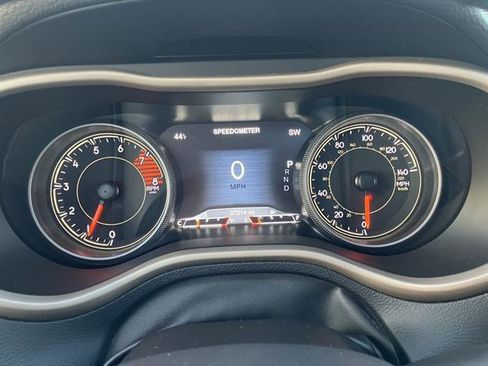 Used 2018 Jeep Cherokee Limited w/ Technology Group image 15