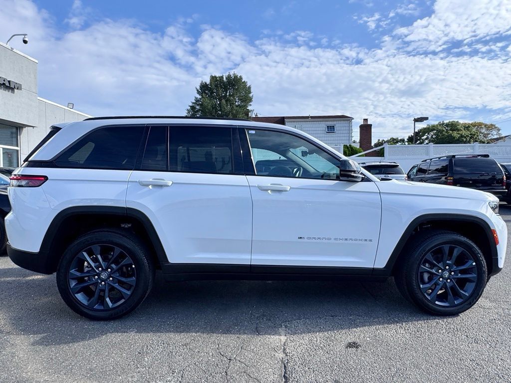 Used 2026 Jeep Grand Cherokee Limited AWD/4WD image 9