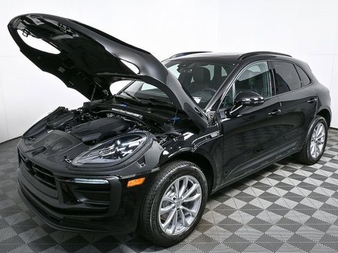 New 2026 Porsche Macan image 32