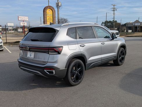 New 2026 Volkswagen Taos SEL image 3