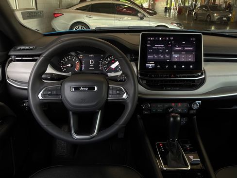 Used 2025 Jeep Compass Limited AWD/4WD image 13