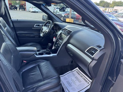 Used 2014 Ford Explorer XLT w/ Equipment Group 202A FWD image 10