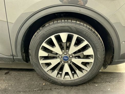 Used 2020 Ford Escape Titanium image 8