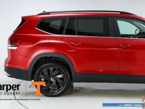 Used 2024 Volkswagen Atlas SE w/ Panoramic Sunroof Package FWD image 11