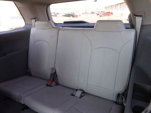 Used 2015 GMC Acadia SLT image 11