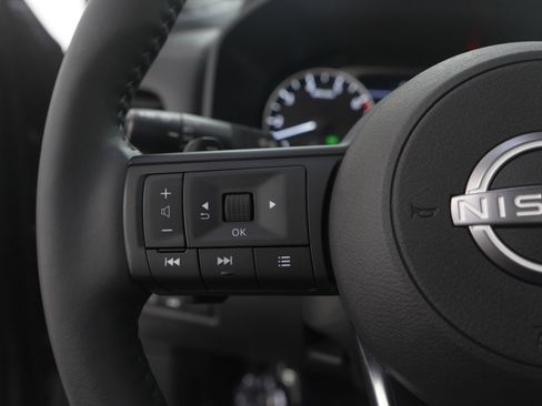 Used 2024 Nissan Rogue SV w/ SV Premium Package image 27