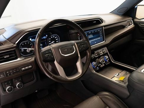 Used 2021 GMC Yukon Denali w/ Denali Premium Package image 4