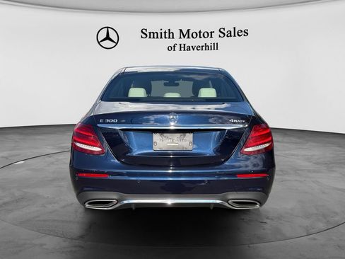 Used 2017 Mercedes-Benz E 300 4MATIC image 4