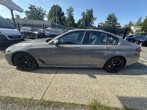 Used 2022 BMW 530i xDrive w/ M Sport Package image 6