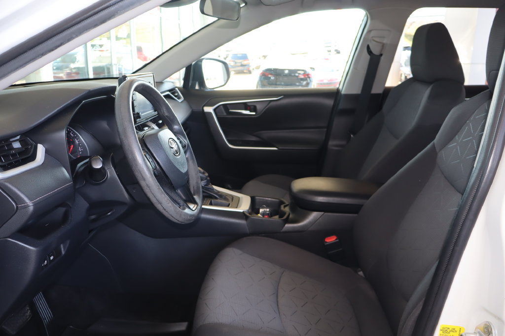 Used 2020 Toyota RAV4 XLE FWD image 14