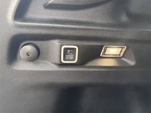 Used 2025 Jeep Grand Cherokee L Limited image 22