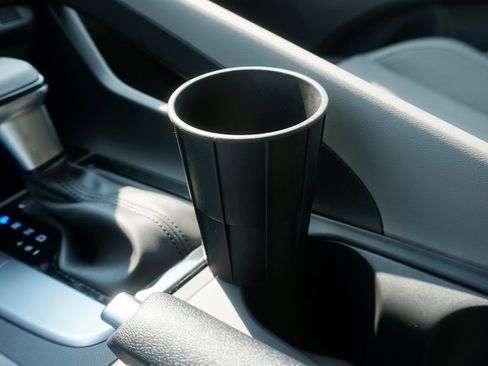 Used 2024 Hyundai Elantra SEL image 18