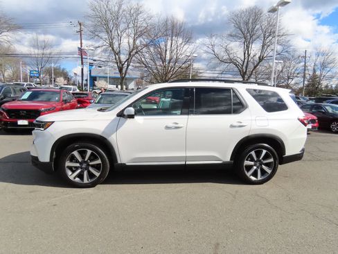 Used 2025 Honda Pilot Elite image 3