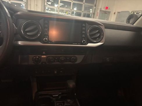 Used 2022 Toyota Tacoma 4x4 Double Cab image 9