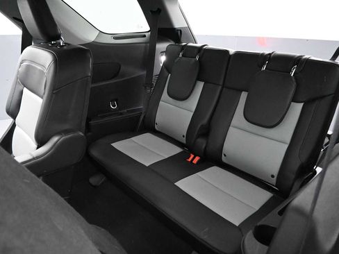 Used 2024 Ford Explorer XLT w/ Equipment Group 202A AWD/4WD image 31