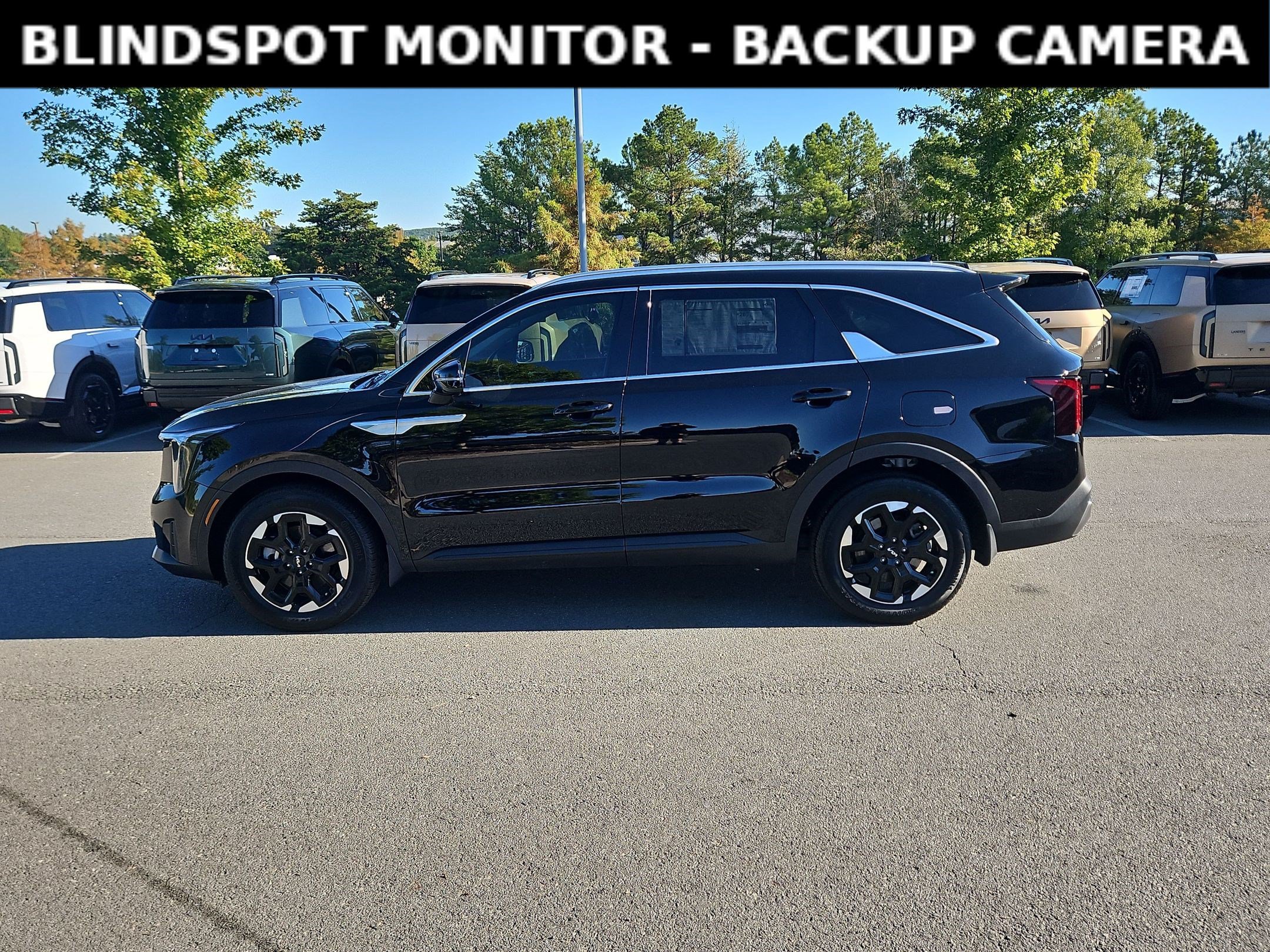 Used 2025 Kia Sorento S w/ Panoramic Sunroof Package FWD image 4