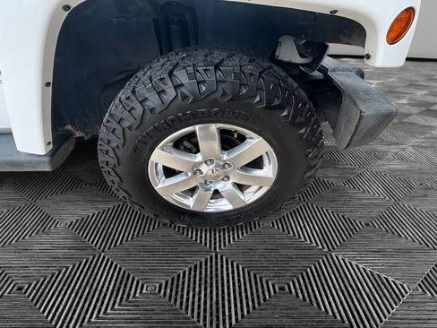 Used 2018 Jeep Wrangler Unlimited Sahara w/ Connectivity Group image 17