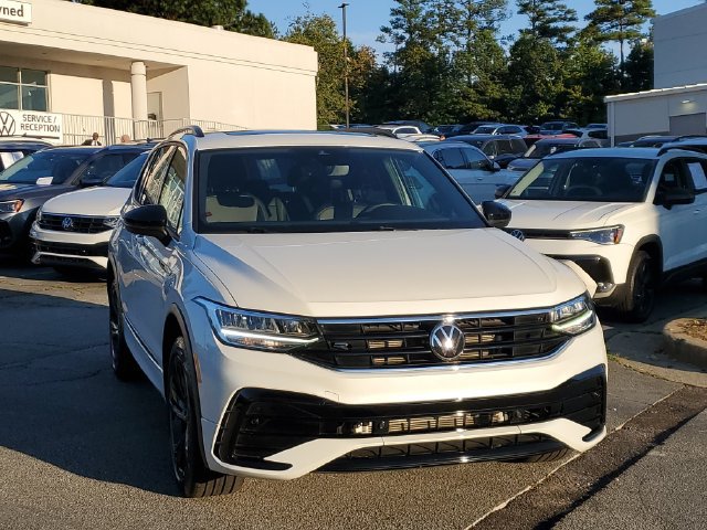 Certified 2023 Volkswagen Tiguan SE R-Line FWD image 3