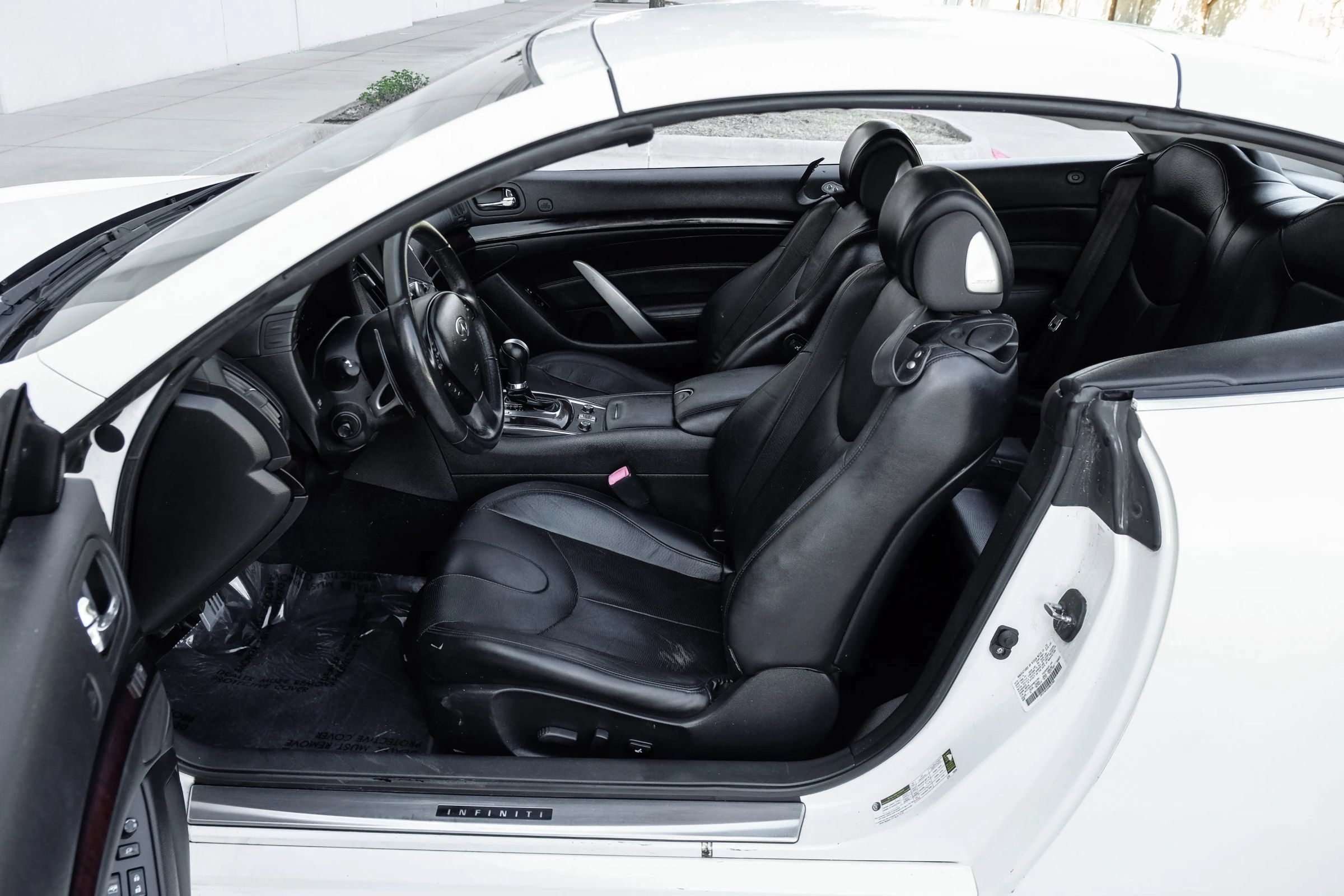 Used 2015 INFINITI Q60 Convertible w/ Premium Package RWD image 19
