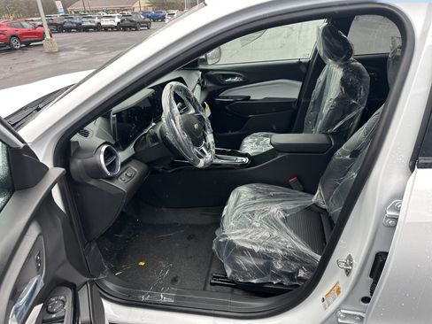 New 2026 Chevrolet Trax LT w/ Driver Confidence Package FWD image 9