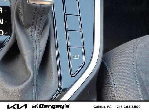 Used 2025 Kia Niro LX image 25